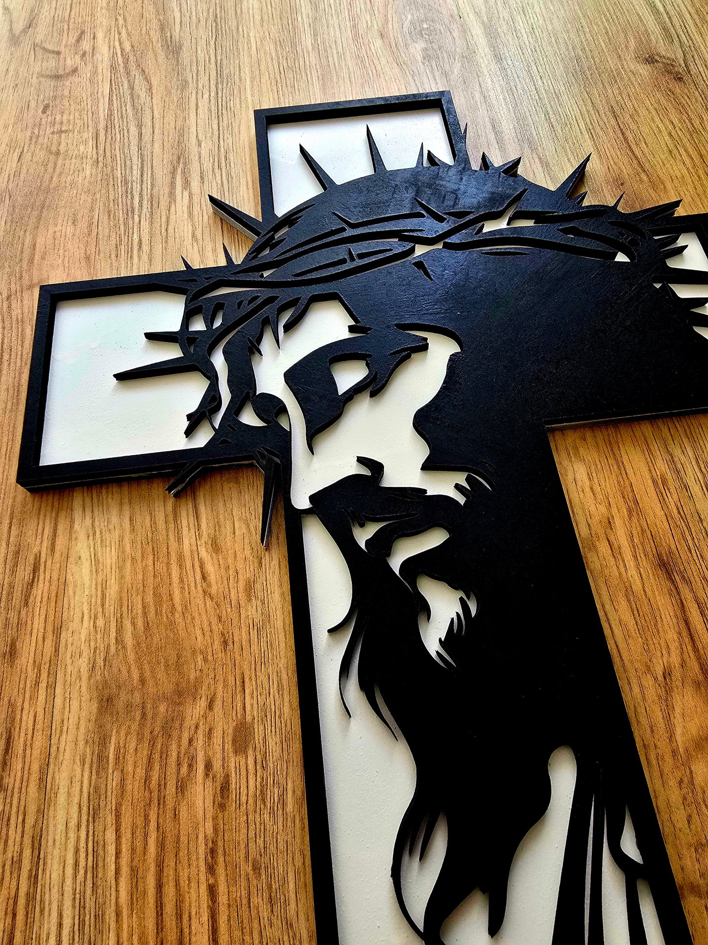 Décoration murale « Croix de Jésus » en bois – Design moderne noir et blanc
